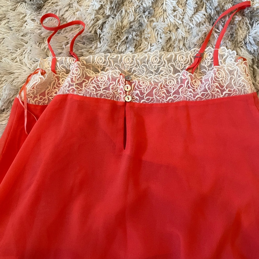 Vintage 2000’s Flowy Tank - Picture 3 of 3